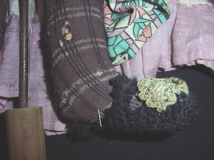 Gamba destra prima del restauro